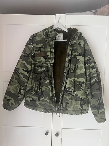 Bershka Mont