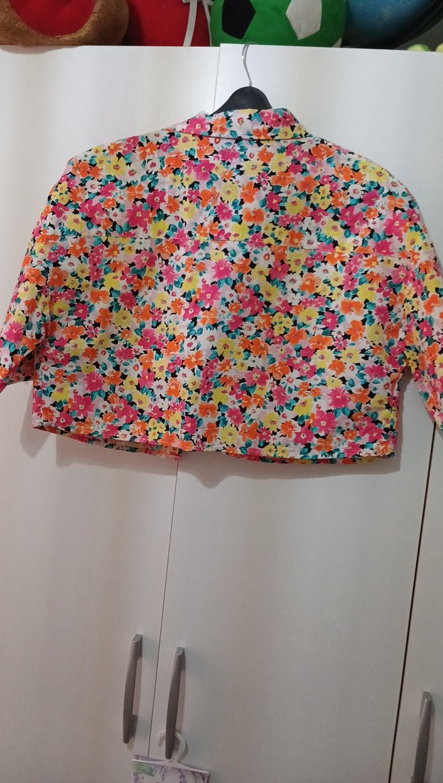 Çiçek Desenli Kısa Kollu crop gömlek - Görsel 4
