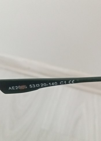 Şeffaf yeşil çerçeveli minimalist kadın gözlüğü - Görsel 3