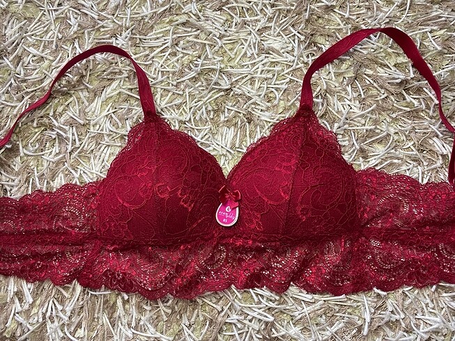 85 BEDEN DESTEKSİZ ÜÇGEN MODEL BRALET SÜTYEN BORDO