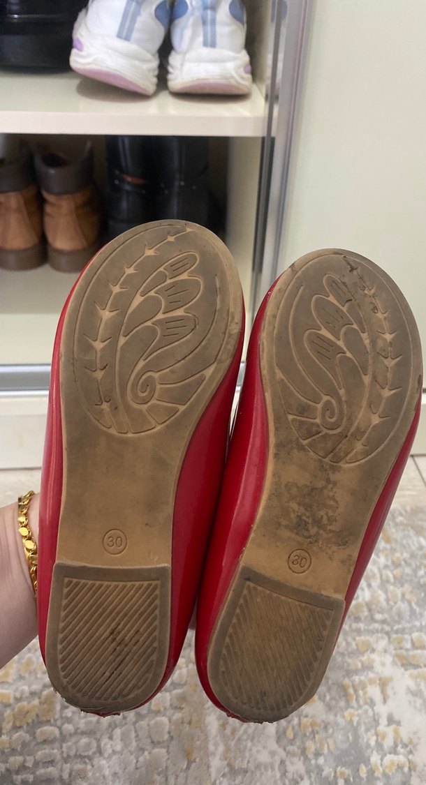 Kızlar için parlak kırmızı tokalı babet - Görsel 3