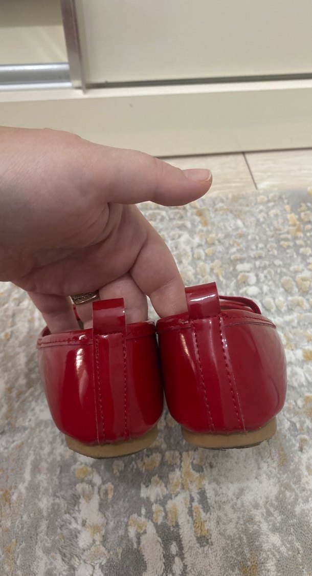 Kızlar için parlak kırmızı tokalı babet - Görsel 2