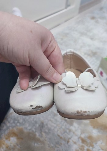 27 Beden Kız Çocuk Beyaz Fiyonklu Babet