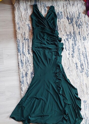xs Beden Zümrüt yeşili yırtmaçlı abiye elbise