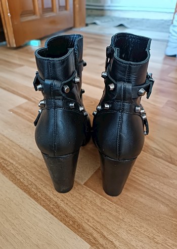 Siyah Deri Gotik Tokalı Kadın Bot - Görsel 5