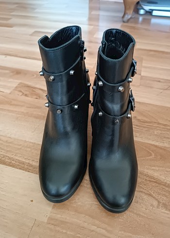 Siyah Deri Gotik Tokalı Kadın Bot - Görsel 2