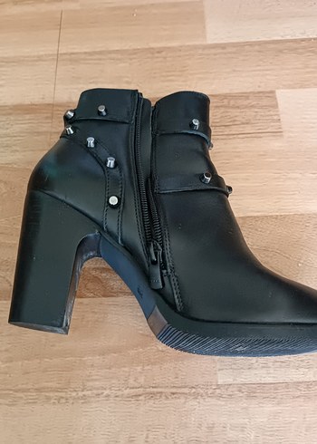 Siyah Deri Gotik Tokalı Kadın Bot - Görsel 6