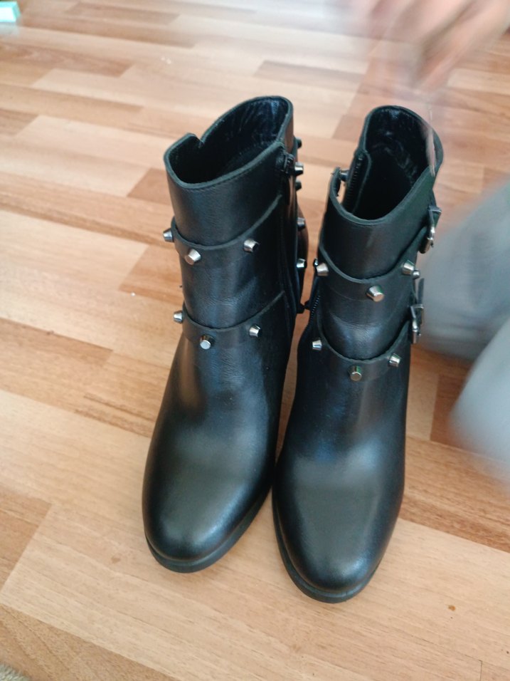 Siyah Deri Gotik Tokalı Kadın Bot - Görsel 3