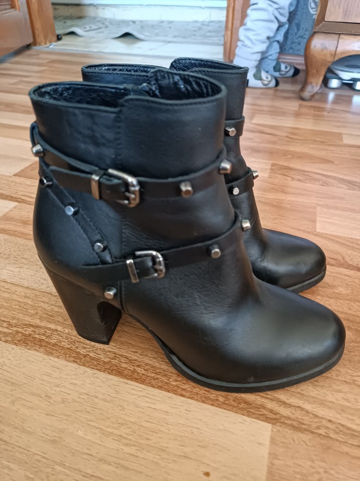 Siyah Deri Gotik Tokalı Kadın Bot - Görsel 4