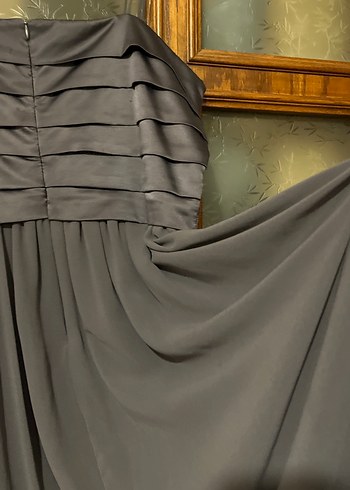 Gri Straplez Pilili dizlerde şifon saten karışımı Elbise - Görsel 5