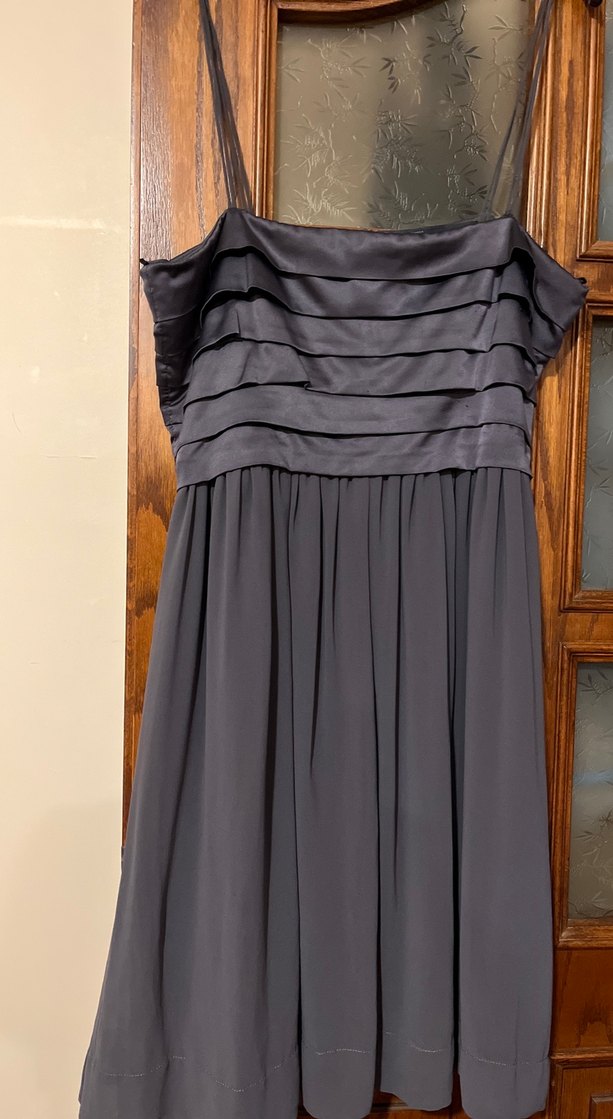 Gri Straplez Pilili dizlerde şifon saten karışımı Elbise - Görsel 2