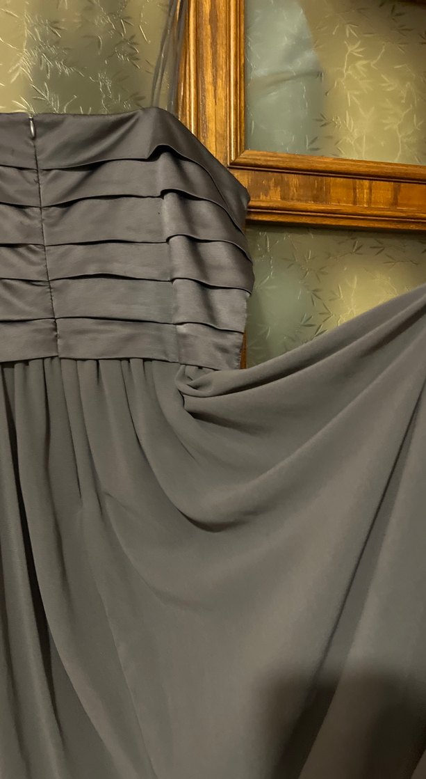 Gri Straplez Pilili dizlerde şifon saten karışımı Elbise - Görsel 5