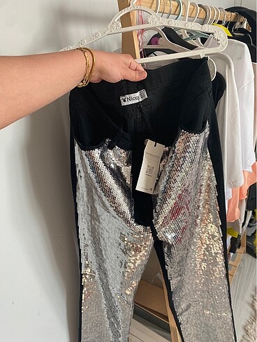 Zara Ürün göründüğü gibi sıfırdır