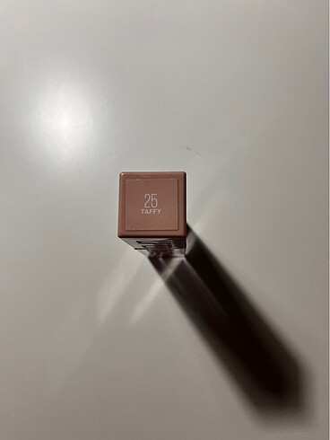 Maybelline taffy glosa