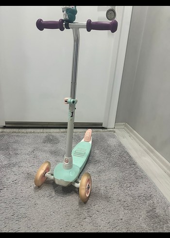 Beden Işıklı 3 Tekerlekli Turkuaz Çocuk Scooter