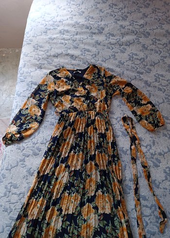 Çiçek Desenli Uzun Piliseli Kadın Elbise - Görsel 2