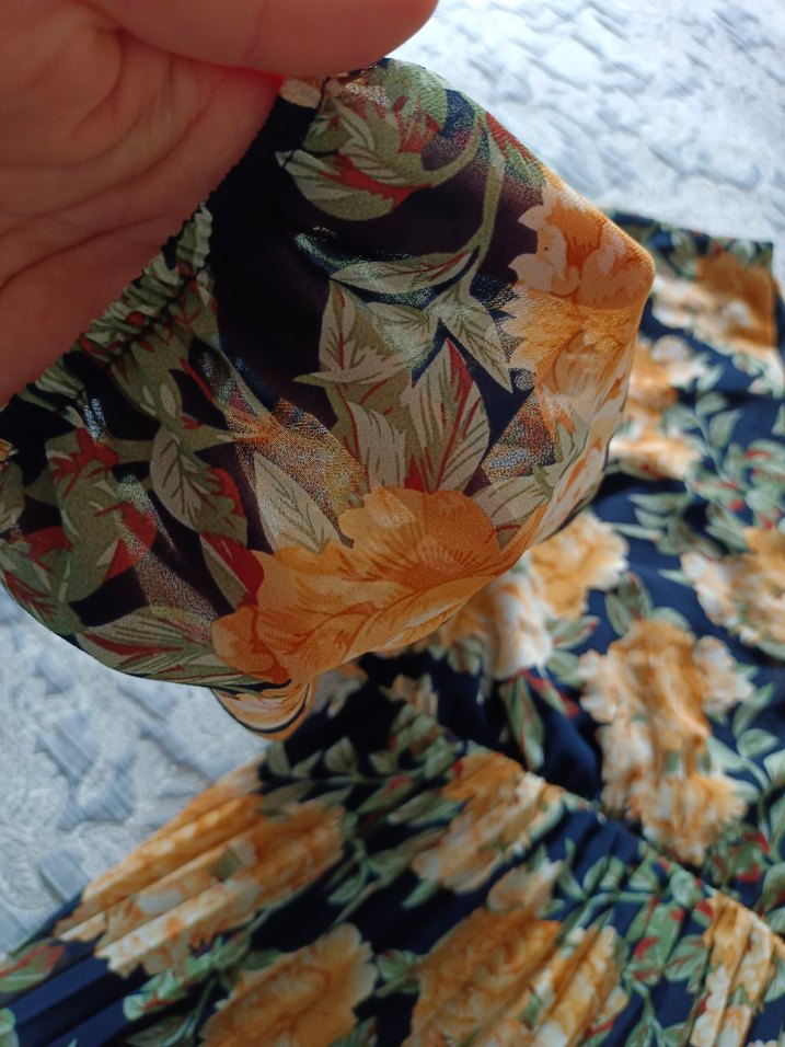 Çiçek Desenli Uzun Piliseli Kadın Elbise - Görsel 4