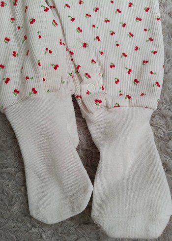 ayakları çoraplı tulum - Görsel 4