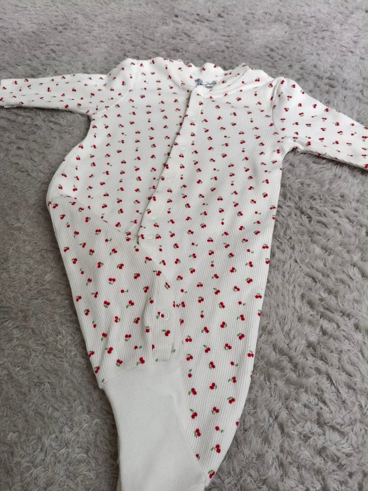 ayakları çoraplı tulum - Görsel 2