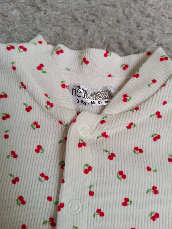 ayakları çoraplı tulum - Görsel 3