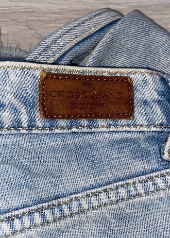 Cross Jeans Eliza Cropped açık mavi paçası kesikli straight jean