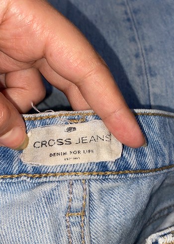 26 Beden Cross Jeans Eliza Cropped açık mavi paçası kesikli straight jean