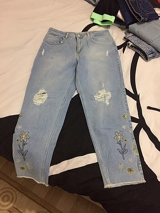 Nakışlı kot pantolon