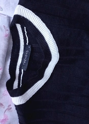 Siyah Beyaz Kenarlı İnce Triko Kadın Kazak - Görsel 3