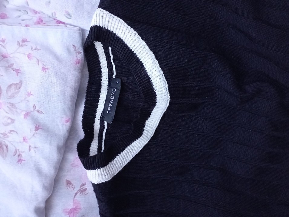 Siyah Beyaz Kenarlı İnce Triko Kadın Kazak - Görsel 3