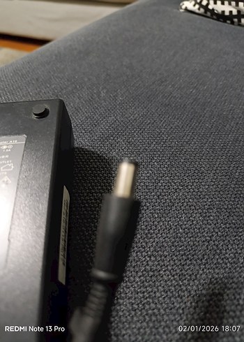 HP XEO A16 Siyah AC Adaptör 19V 7.1A - Görsel 2