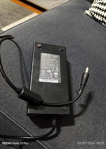 HP XEO A16 Siyah AC Adaptör 19V 7.1A - Görsel 3
