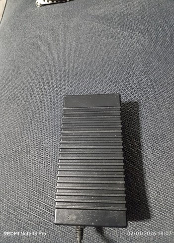 HP XEO A16 Siyah AC Adaptör 19V 7.1A - Görsel 4