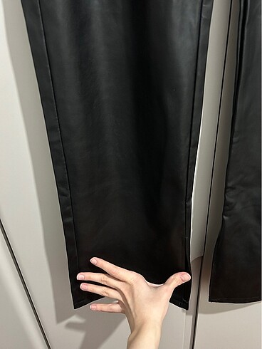m Beden siyah Renk Bershka deri pantolon