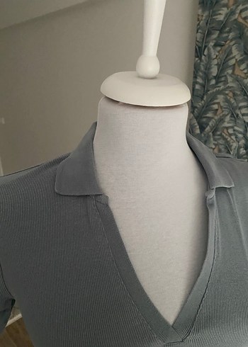 V Yaka Gri Kadın Tişört - Görsel 3