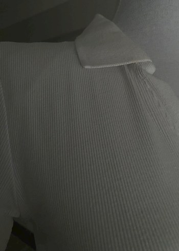 Beyaz V Yakalı Kısa Kollu Kadın Tişört - Görsel 3