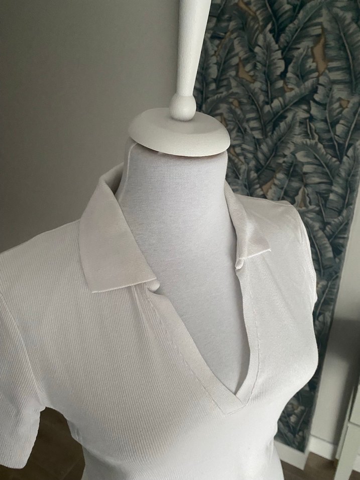 Beyaz V Yakalı Kısa Kollu Kadın Tişört - Görsel 4