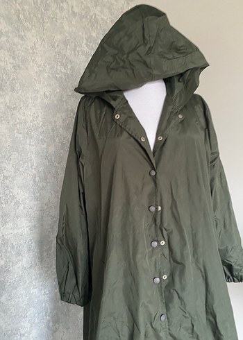Kadın Kapüşonlu Uzun Haki Yağmurluk - Görsel 2