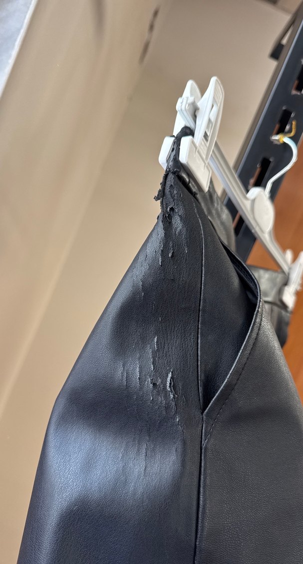 Düğmeli Siyah Deri Mini Şort - Görsel 3