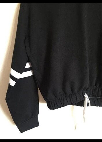 s Beden siyah Renk Siyah sweatshirt arkasında 83 yazıyor altı lastikli s beden