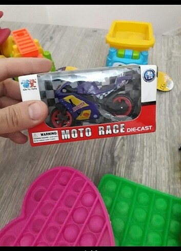  Beden Karışık oyuncaklar..