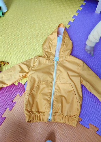 Kapüşonlu Sarı Erkek Çocuk Yağmurluk - Görsel 4