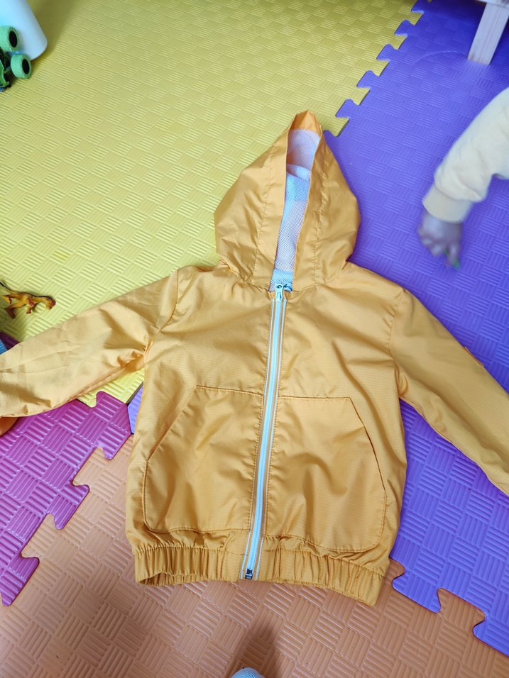 Kapüşonlu Sarı Erkek Çocuk Yağmurluk - Görsel 4