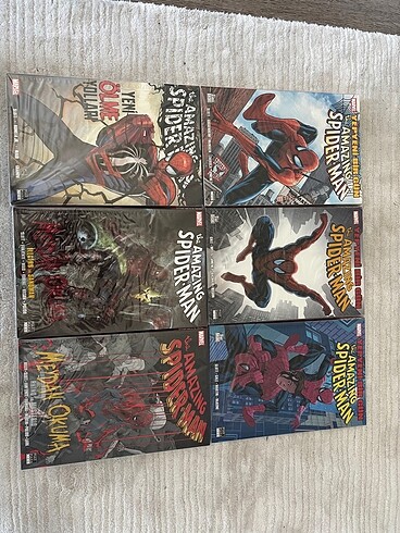 Spider Man Kırmızı Sırtlı Çizgi Roman