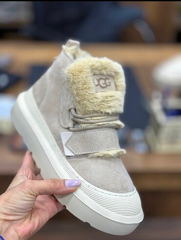 Ugg Australia Leather Beigo Boot