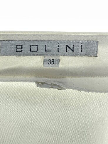 36 Beden beyaz Renk PreLoved Bermuda / Kapri %70 İndirimli.