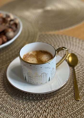 Altın Detaylı Beyaz Kahve Fincanı ve Tabağı - Görsel 2