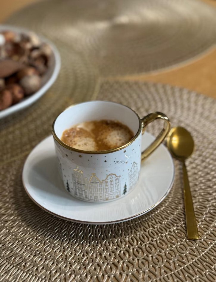 Altın Detaylı Beyaz Kahve Fincanı ve Tabağı - Görsel 2