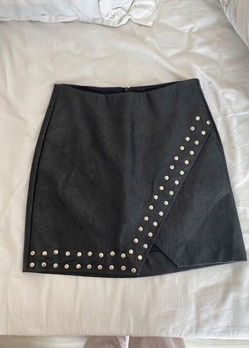 Stradivarius metal detaylı deri etek