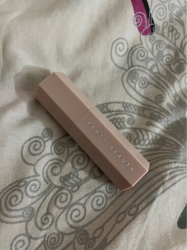 Beden Fenty kontur amber