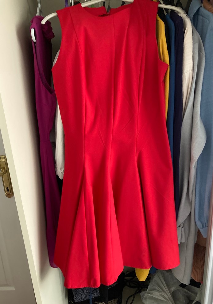 Kırmızı Elbise - Görsel 3